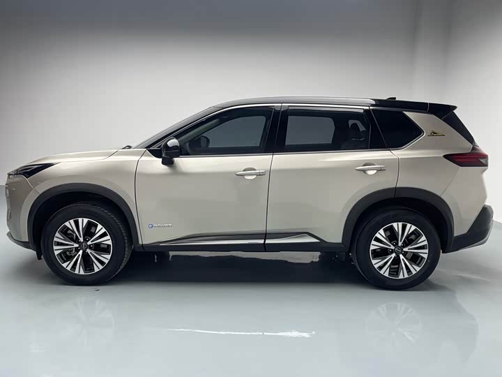 Nissan X-Trail — фото 12