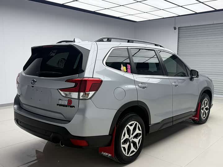 Subaru Forester — фото 10