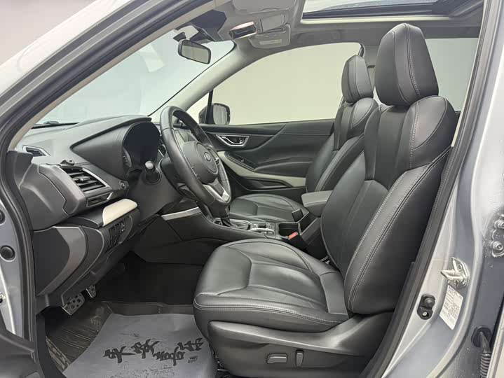 Subaru Forester — фото 7