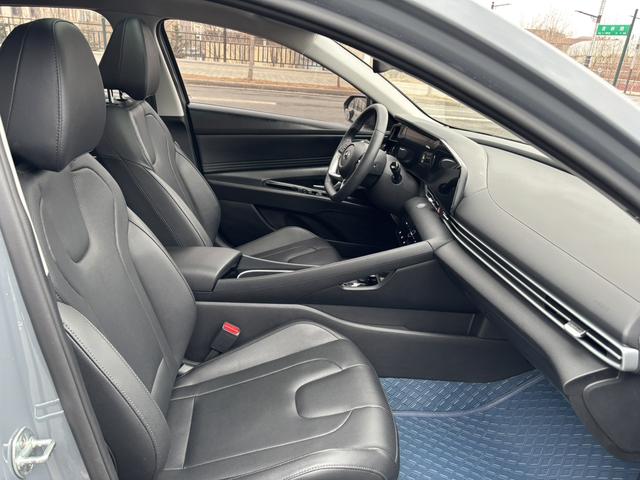 Hyundai Elantra — фото 11