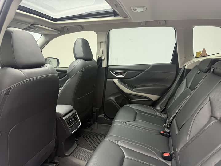 Subaru Forester — фото 9