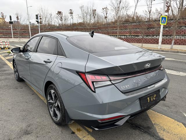 Hyundai Elantra — фото 12