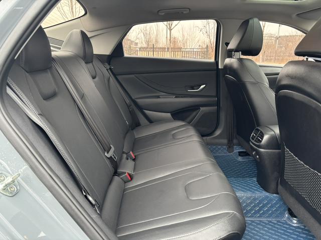 Hyundai Elantra — фото 7