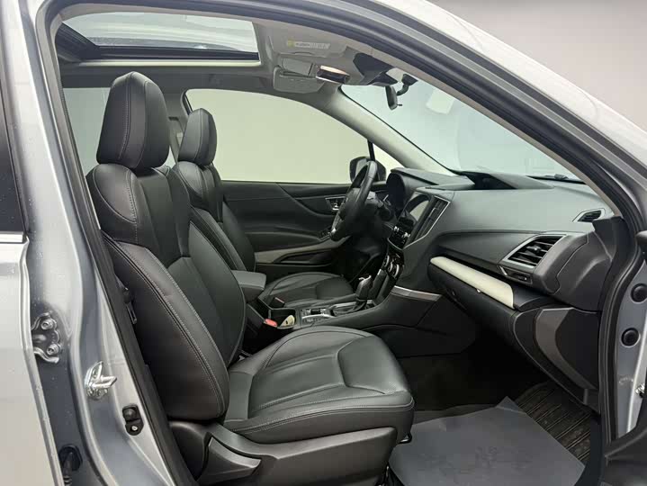 Subaru Forester — фото 4