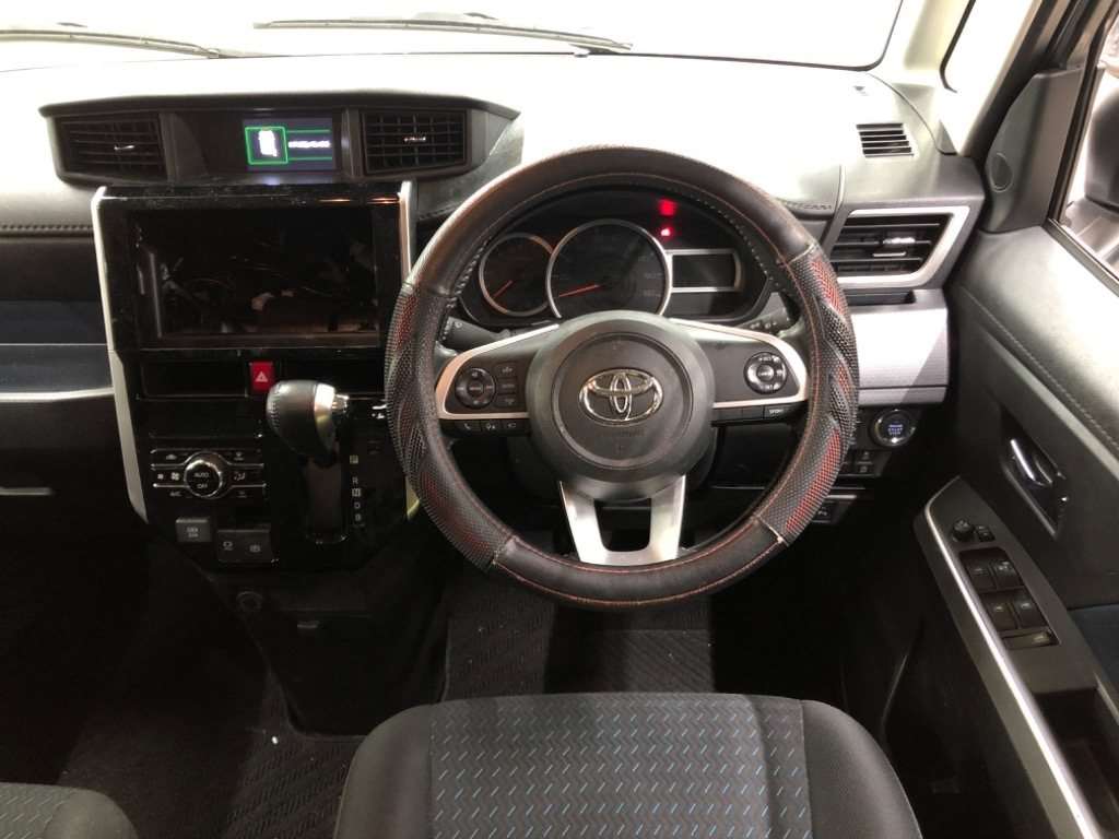 Toyota Roomy — фото 5